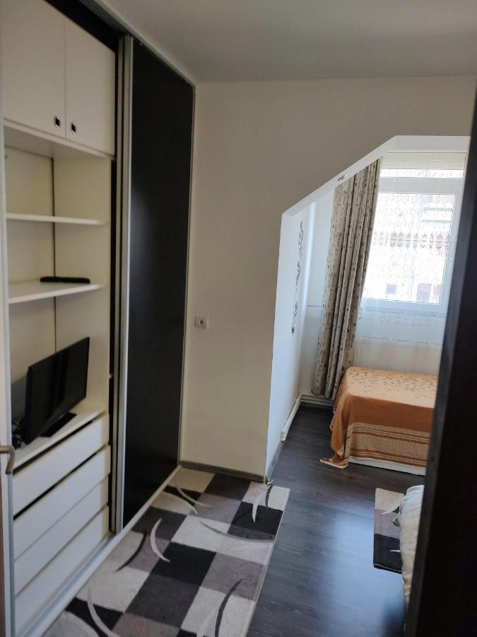 White Black Rooms Hunedoara Buitenkant foto