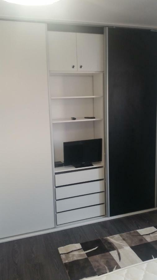 White Black Rooms Hunedoara Buitenkant foto