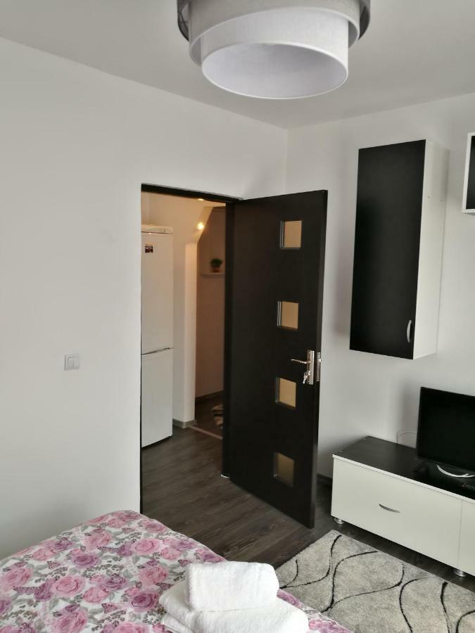 White Black Rooms Hunedoara Buitenkant foto